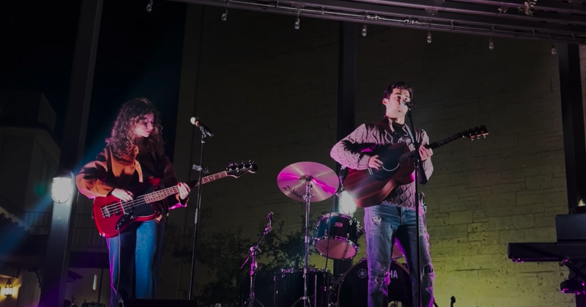 Campus E+E hosts 'Hooked on Love'