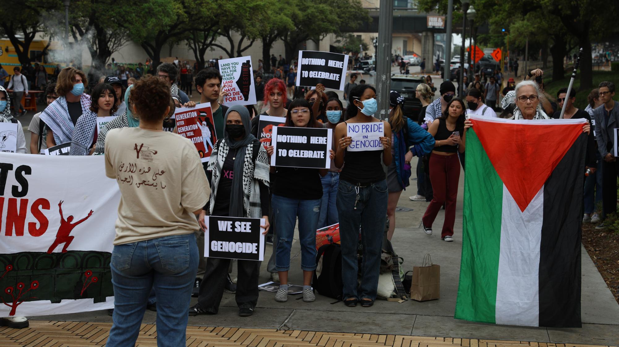 Demonstrators gather at the intersection of Speedway and 21st Street to protest the Israel Block Party Wednesday. The demonstration was organized by the Palestine Solidarity Committee, which protests the block party annually. Justin Doud/TSTV News